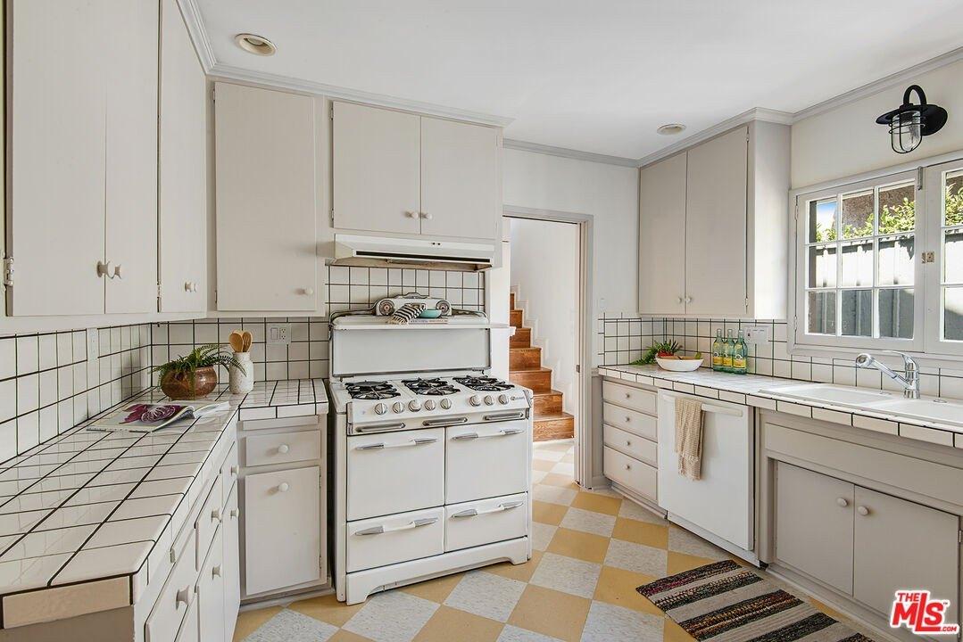 Venango Ave, Los Angeles, CA 90029