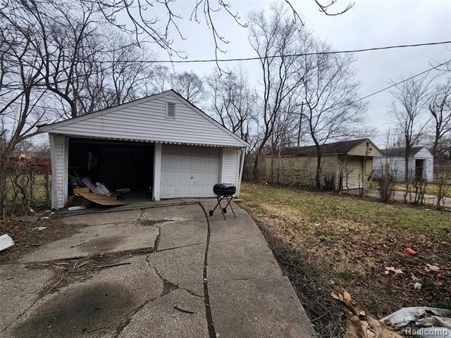 Ashton Ave, Detroit, MI 48219