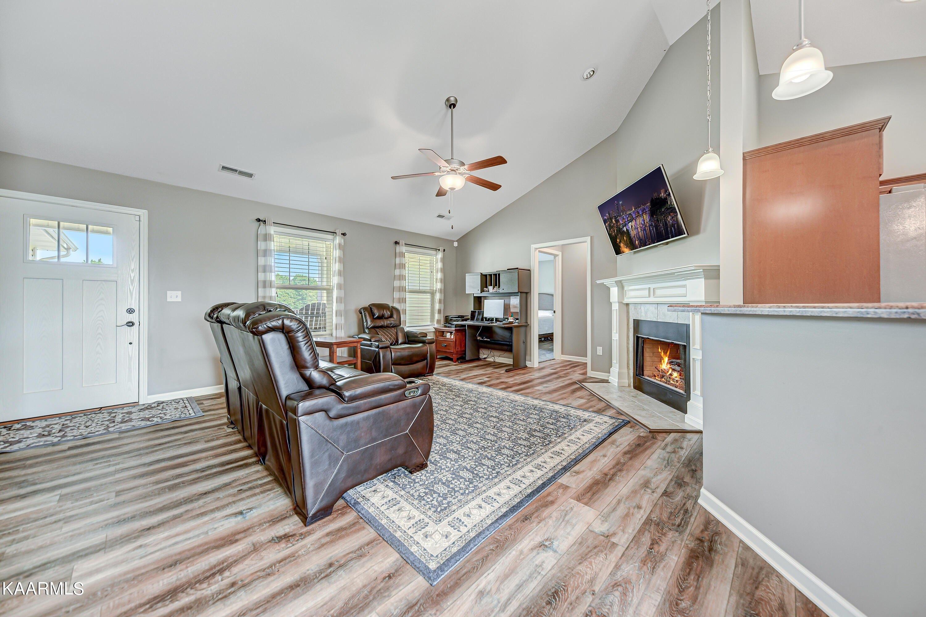 Crippen Corner Ln, Knoxville, TN 37918