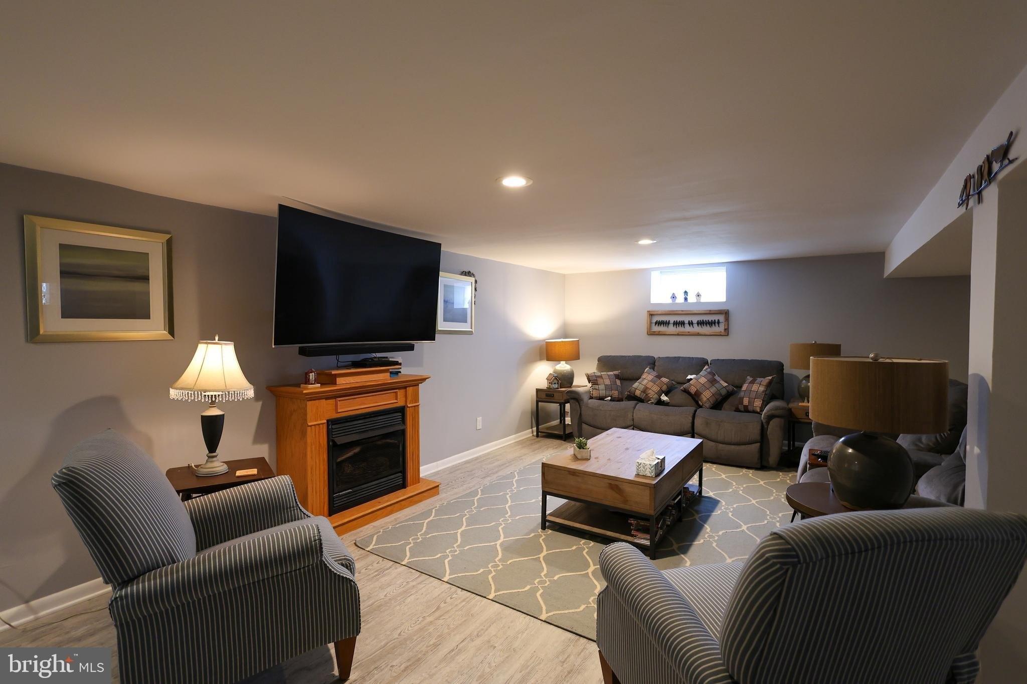 Lakewood Rd, Parkville, MD 21234