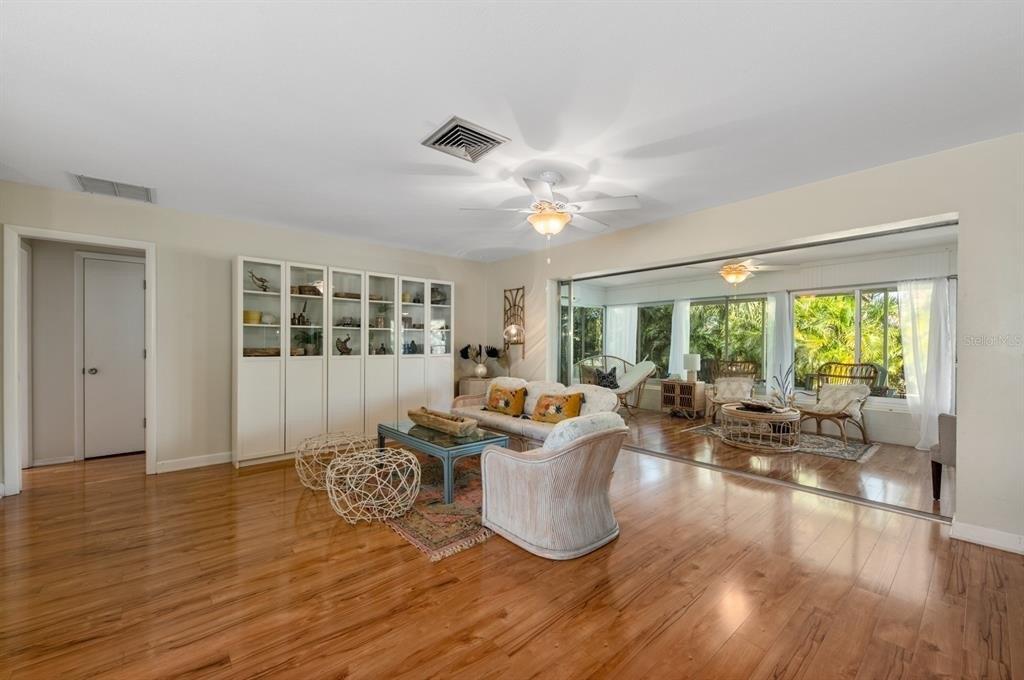 Lockwood Ter, Sarasota, FL 34231
