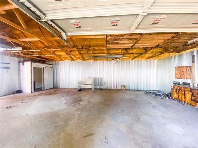 Burris Dr, Yale, OK 74085