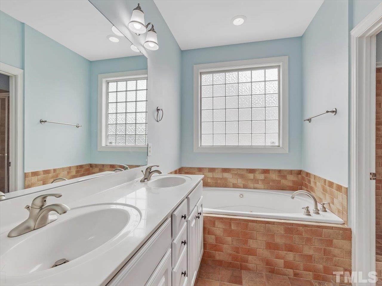 Fox Chapel Ln, Pittsboro, NC 27312