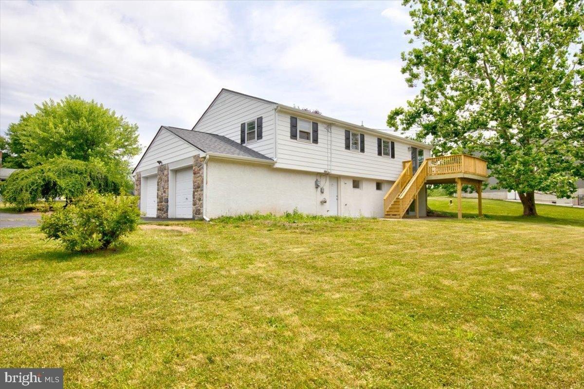Crestwood Dr, Pottstown, PA 19464