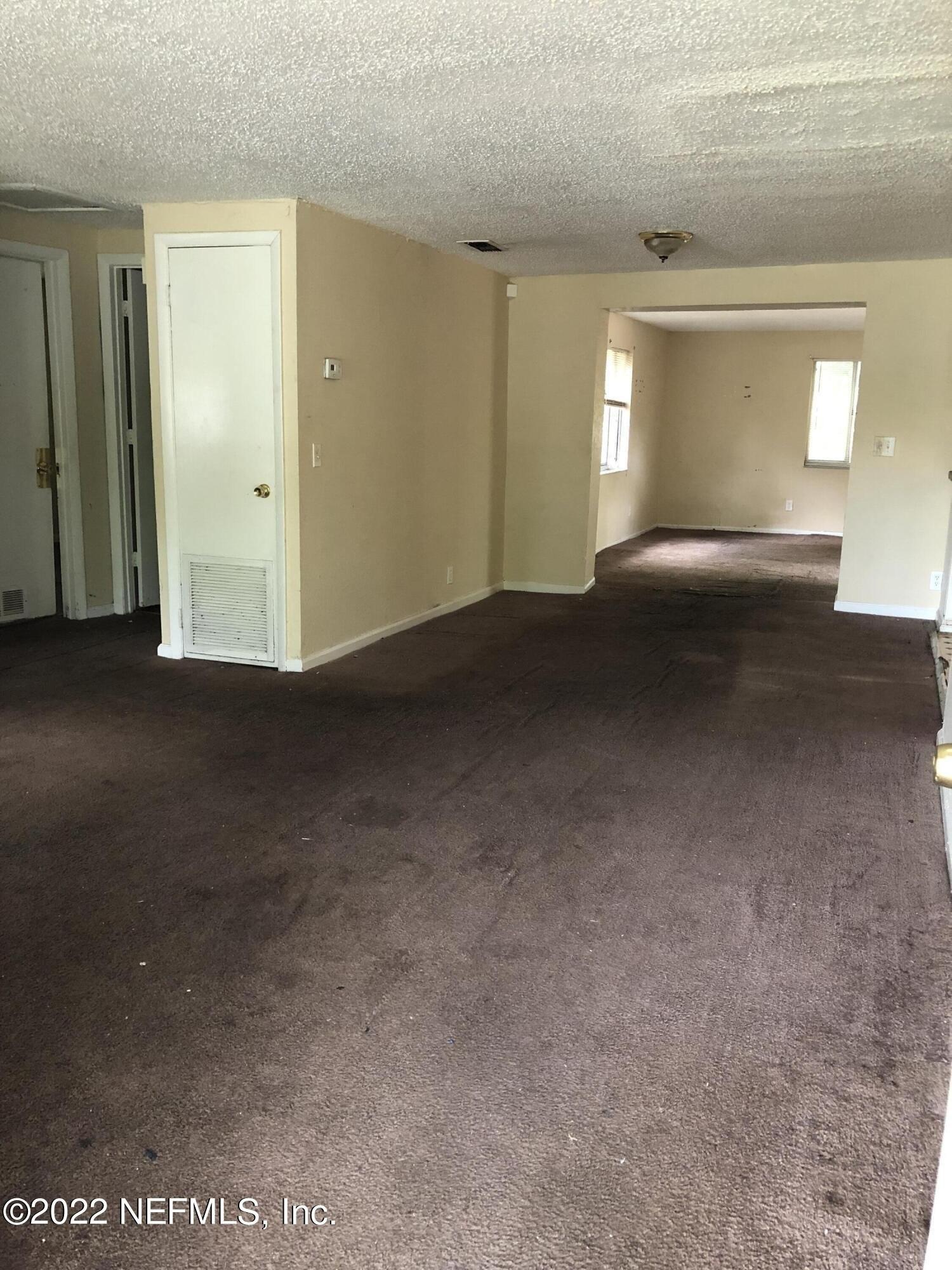 Dostie Dr E, Jacksonville, FL 32209