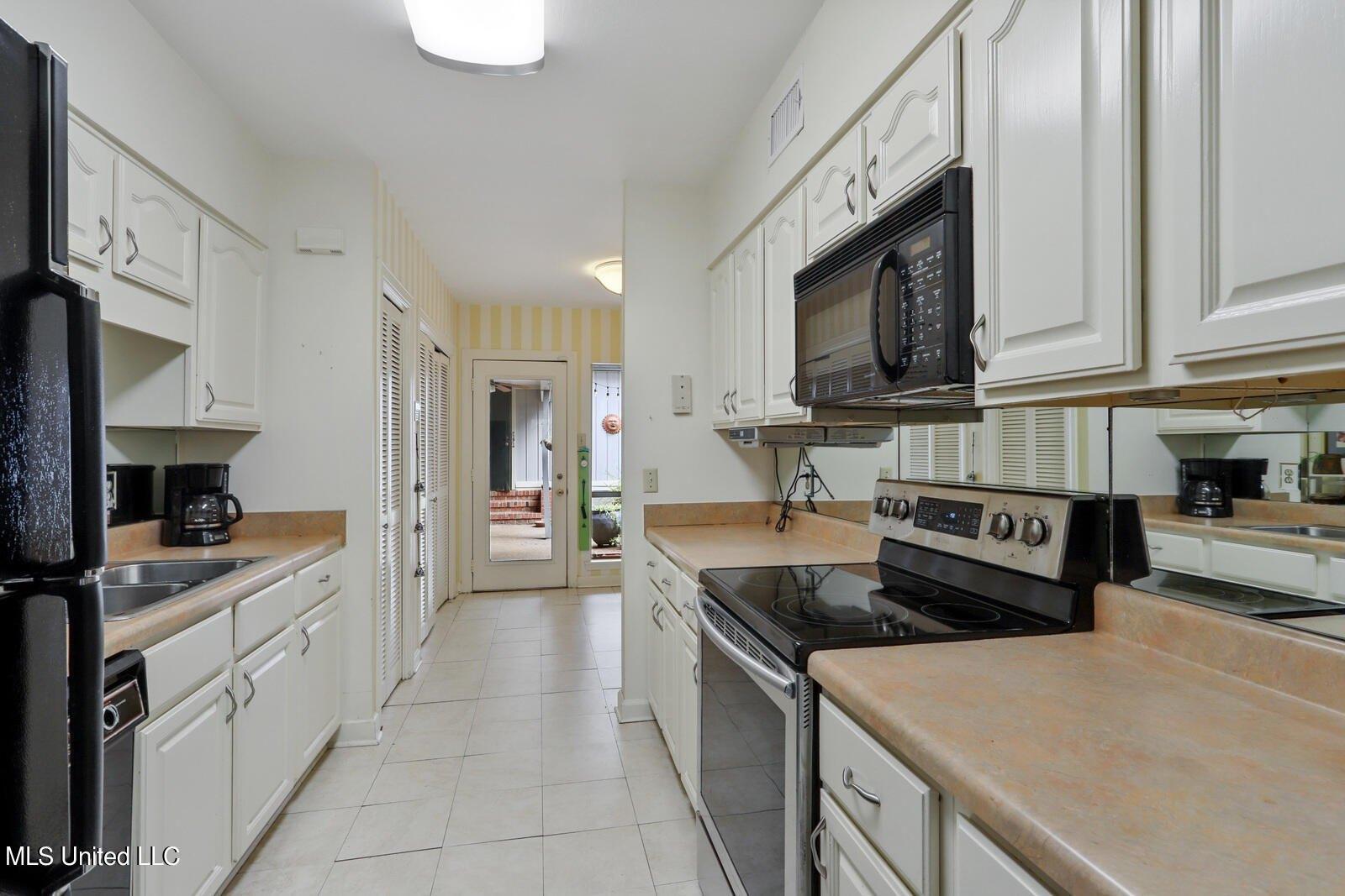 Eastbrooke St, Jackson, MS 39216