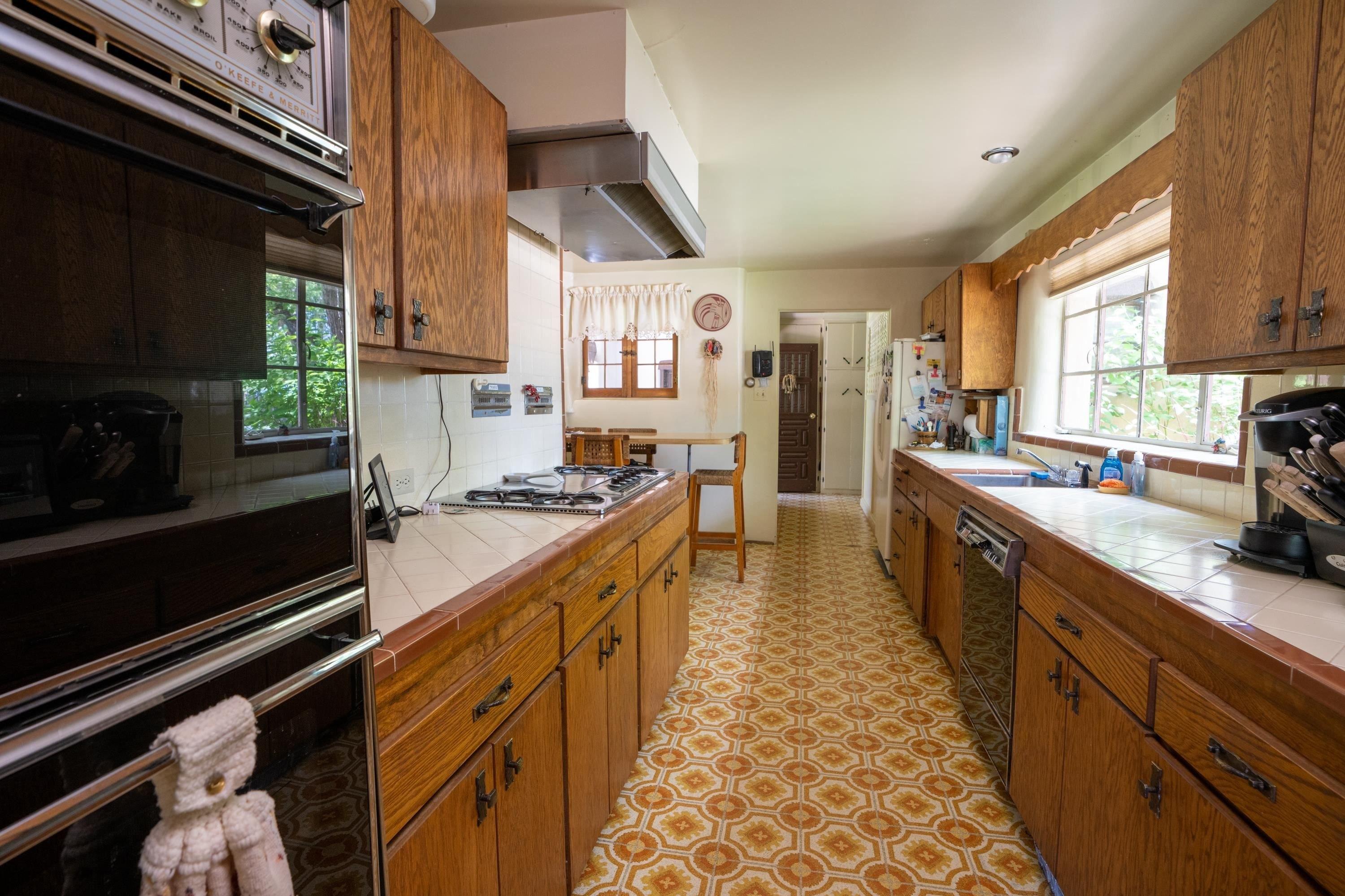 Theodora St, Taos, NM 87571