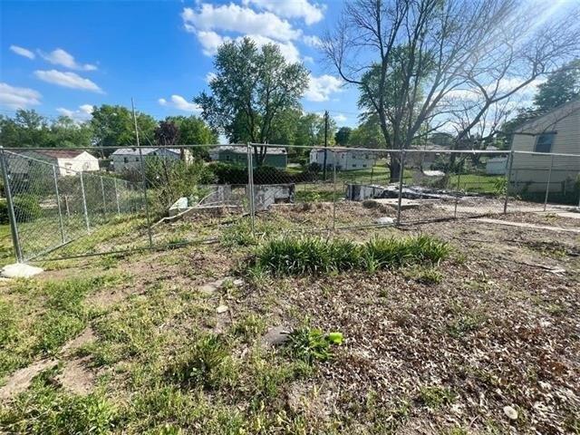 N Kendall Dr, Independence, MO 64056