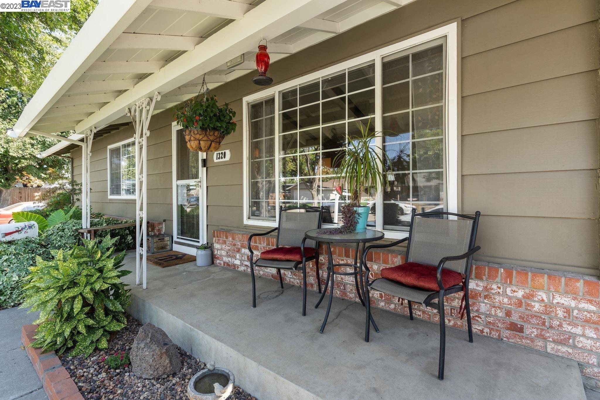 W Beverly Pl, Tracy, CA 95376