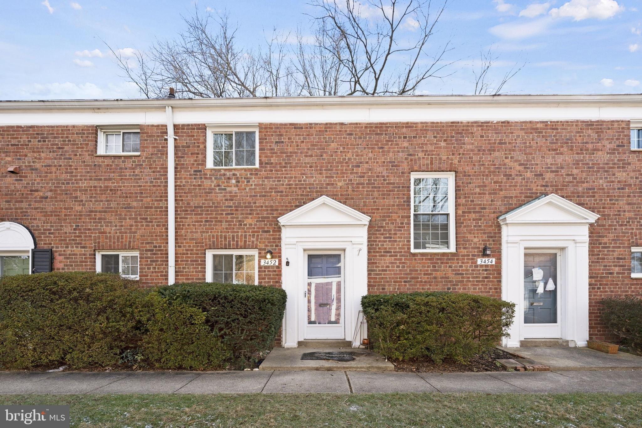 Martha Custis Dr, Alexandria, VA 22302