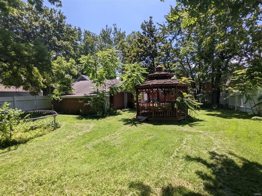College Ave, Alton, IL 62002