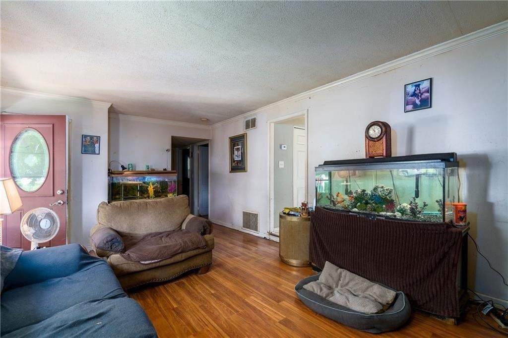 Pasadena Dr, Rochester, NY 14606