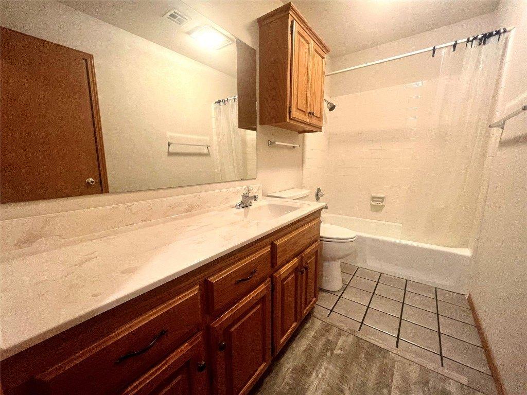 Lakewood Dr, Chickasha, OK 73018