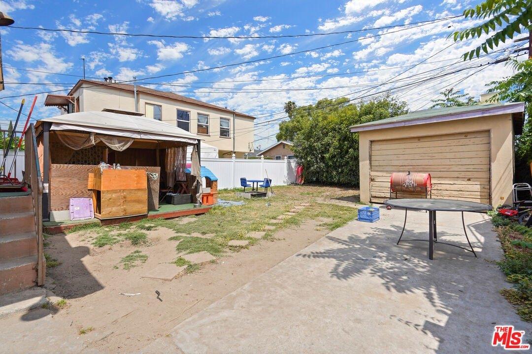 E 43rd Pl, Los Angeles, CA 90011