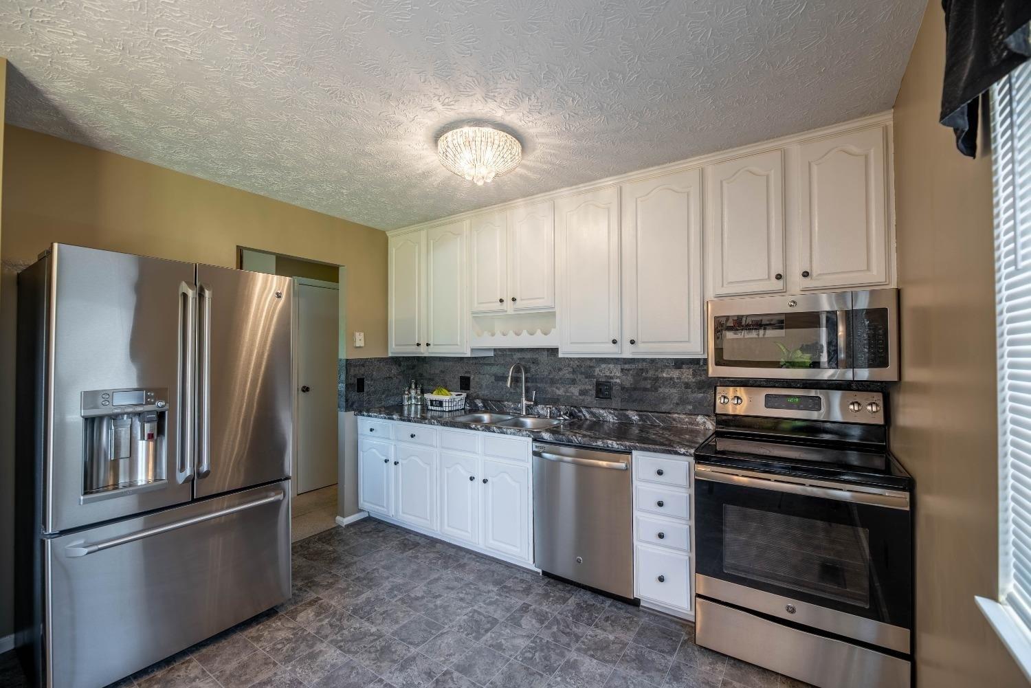 Morrvue Dr, Cincinnati, OH 45238