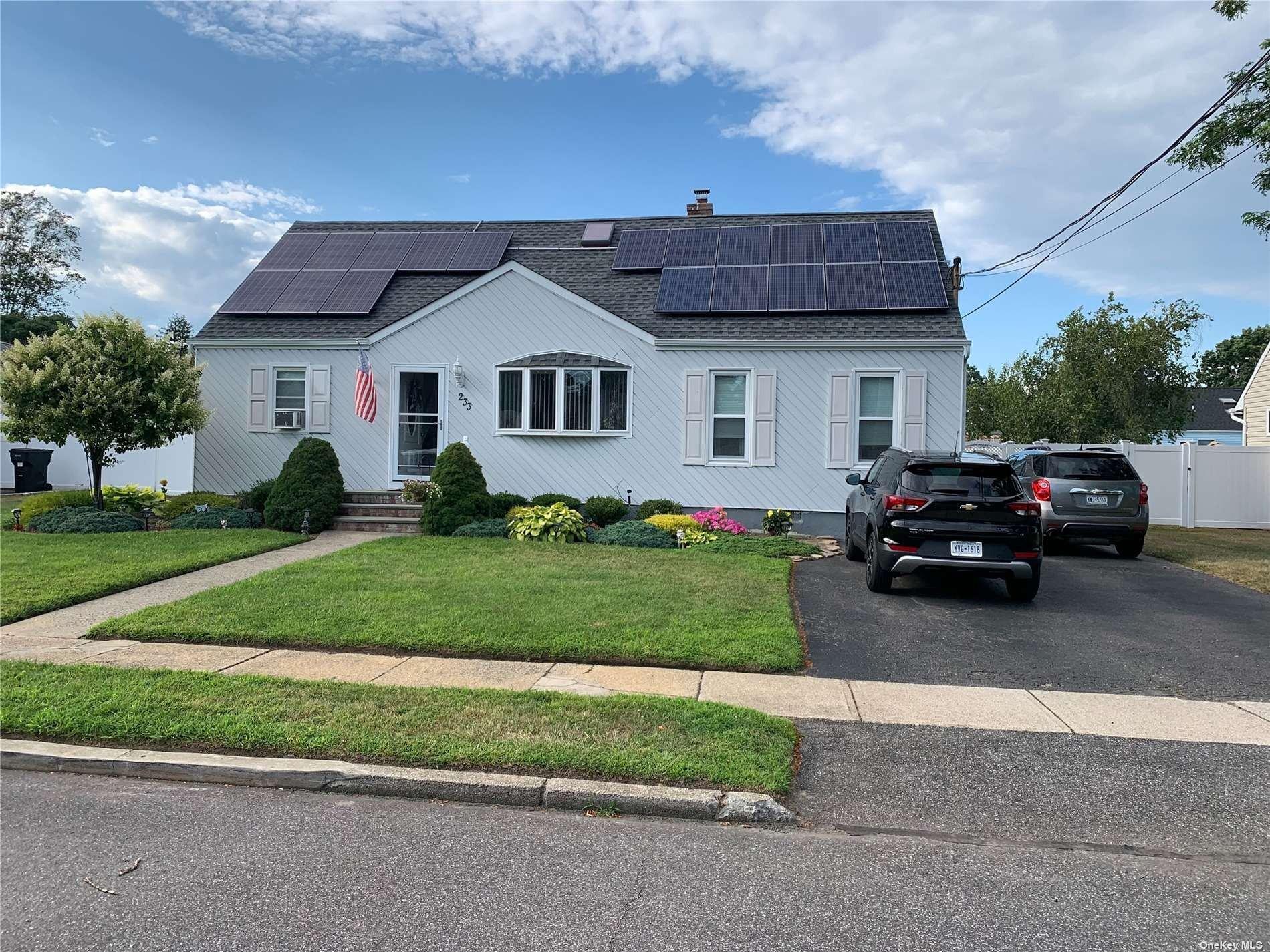 Sears Rd, West Islip, NY 11795
