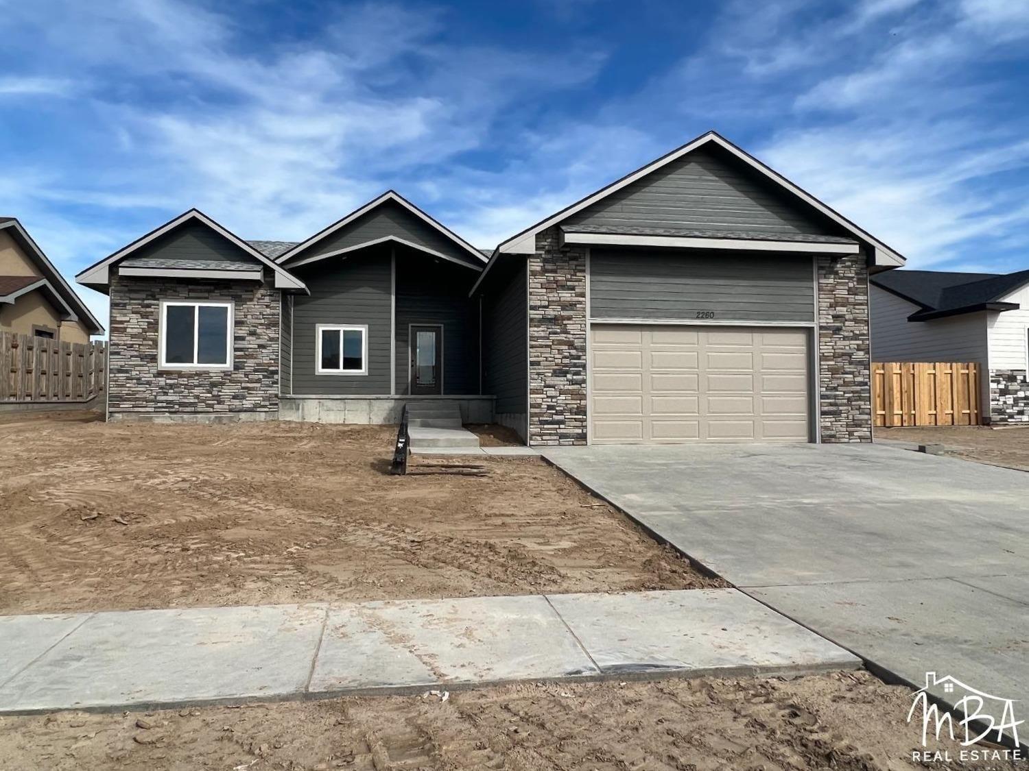 Glenwood Dr, Garden City, KS 67846