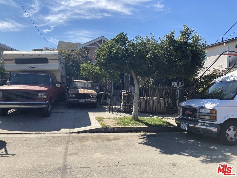 W 50th St, Los Angeles, CA 90037
