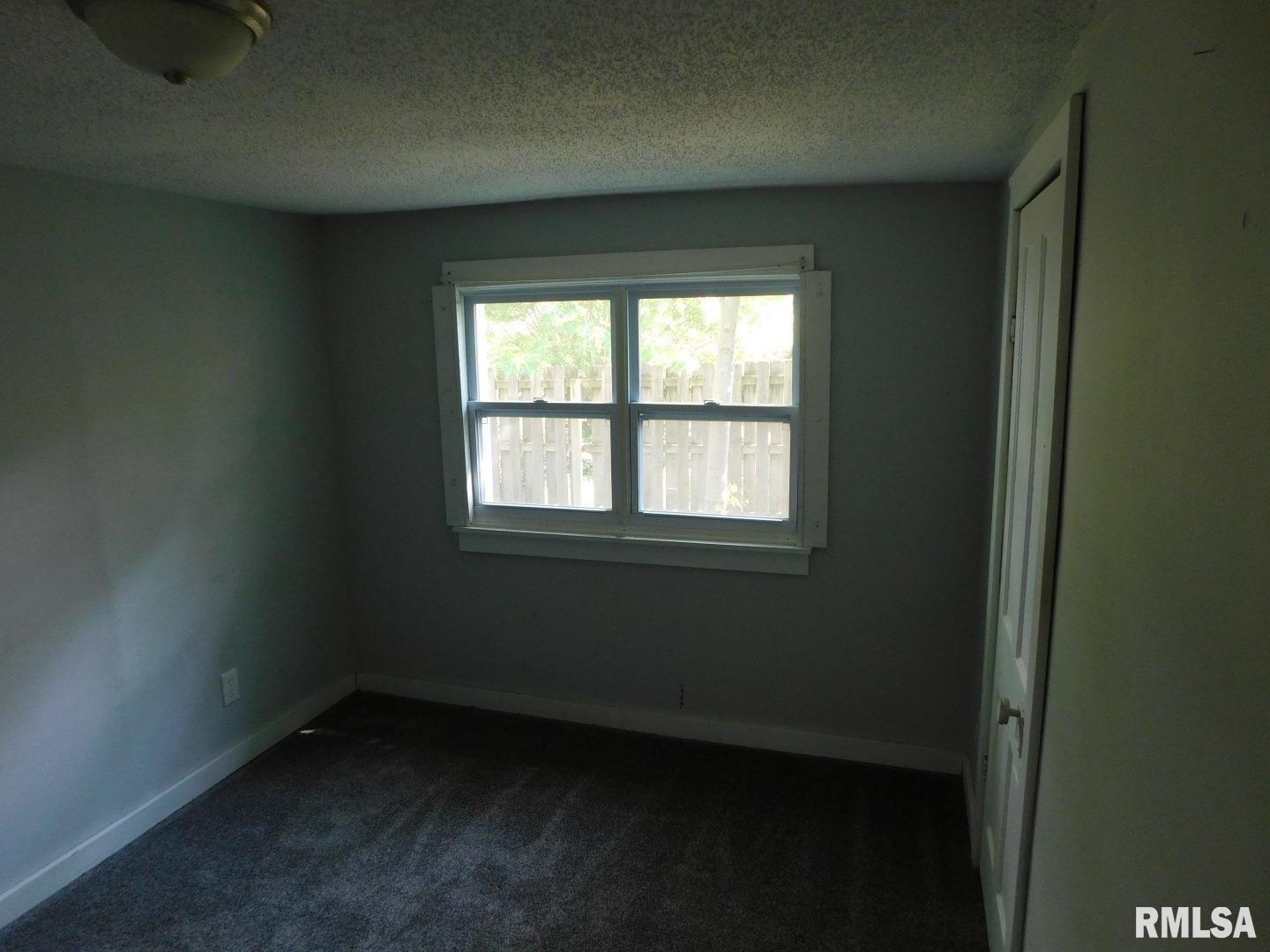 N 3rd St, Clinton, IA 52732