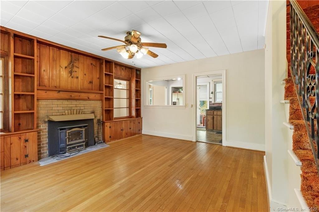 Elise Dr, Waterbury, CT 06708