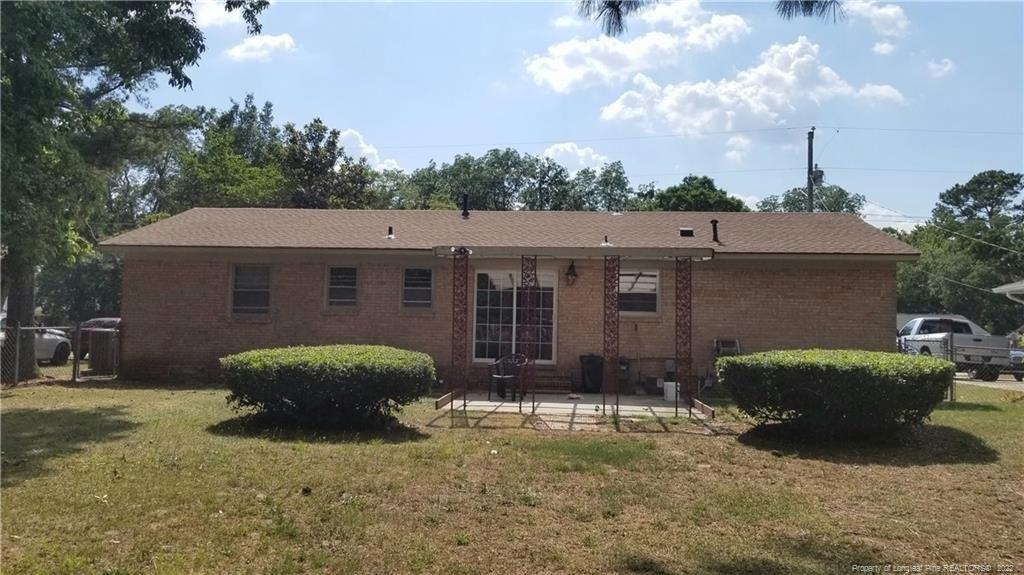 Cawdor Dr, Fayetteville, NC 28304
