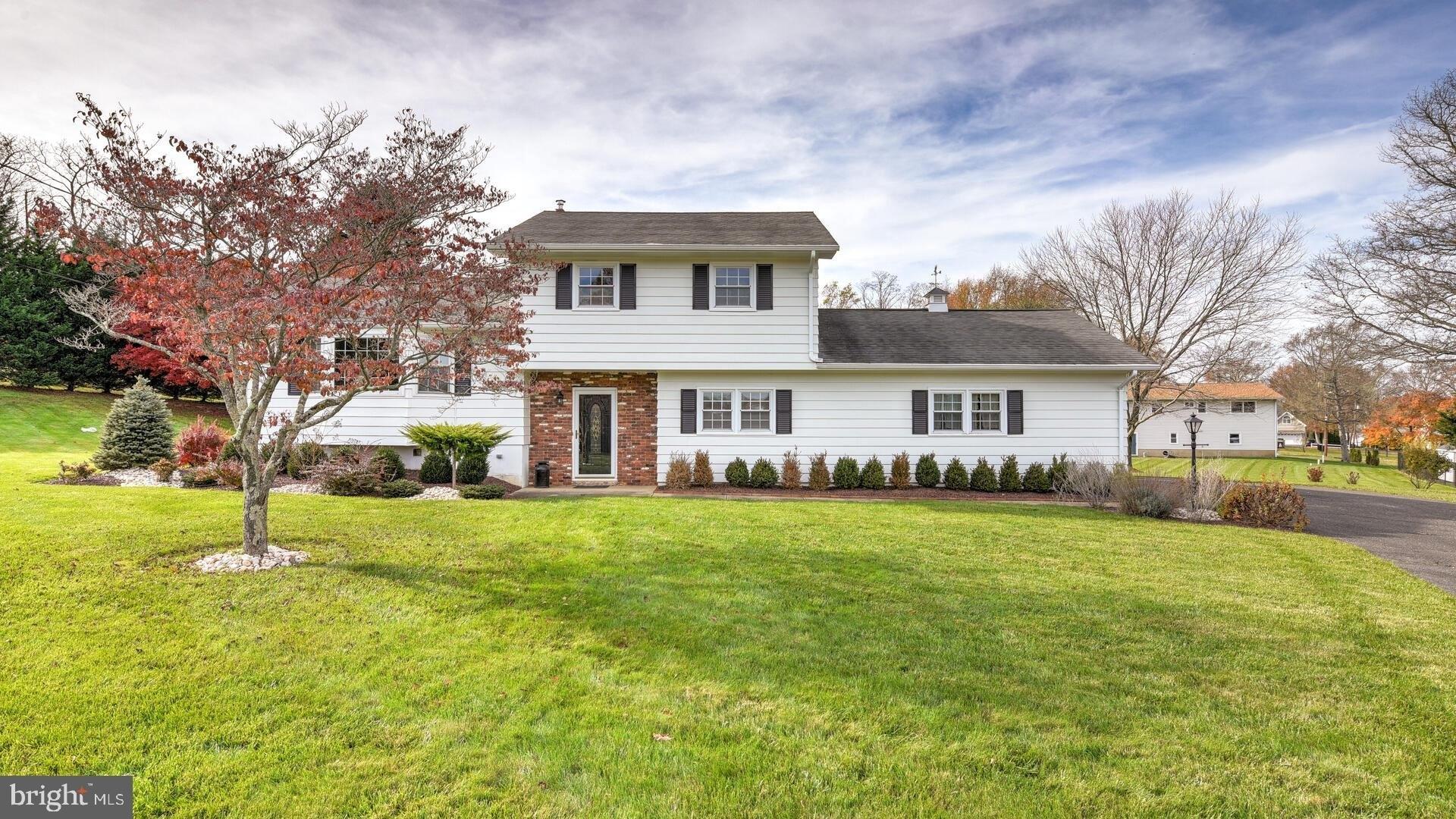 Travis Ct, Monroe Township, NJ 08831