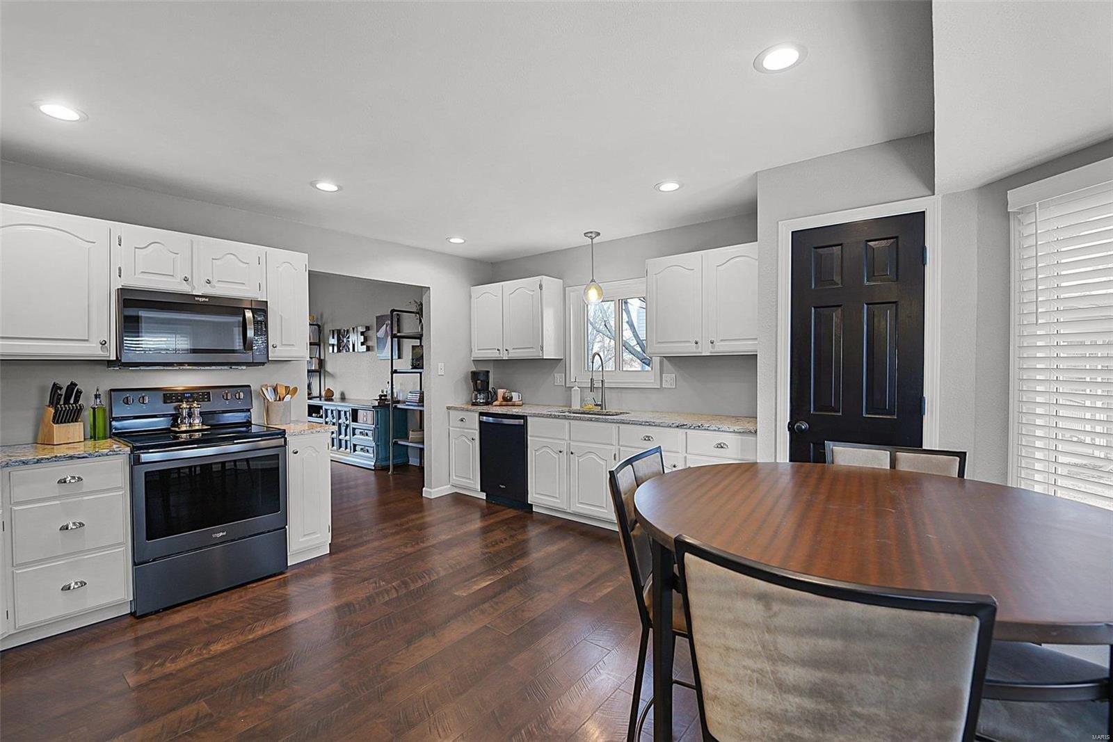 Katie Lynn Ct, Glen Carbon, IL 62034