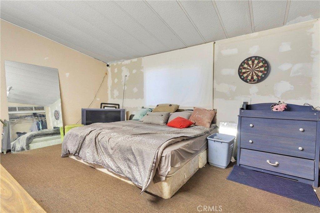 Sparrow Rd, Oak Hills, CA 92344