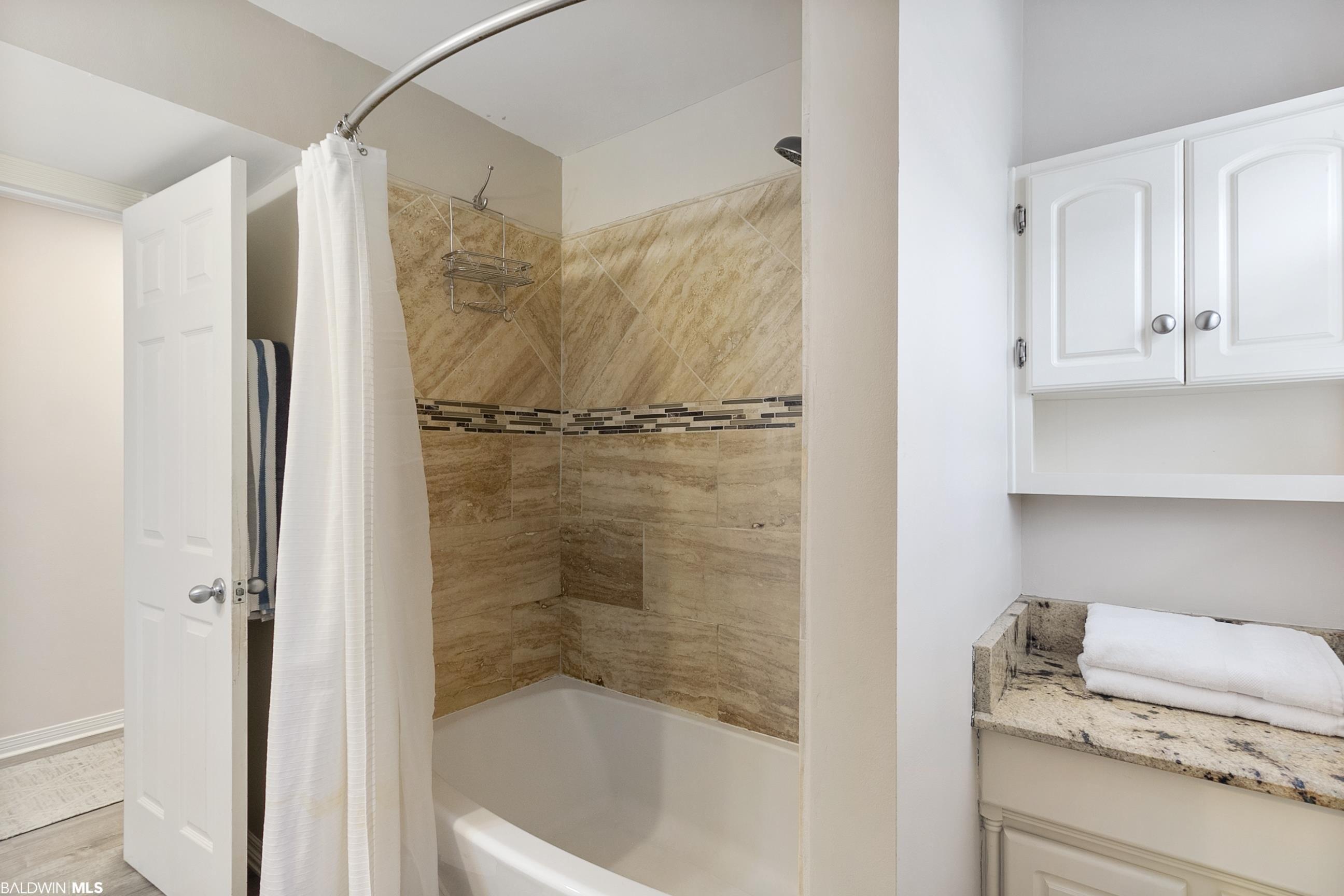 W Lagoon Ave, Gulf Shores, AL 36542
