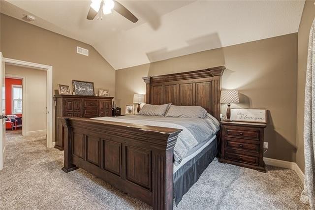 Nw Red Oak Ct, Blue Springs, MO 64029