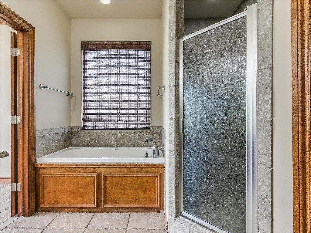 Redhawk Ln, Edmond, OK 73034