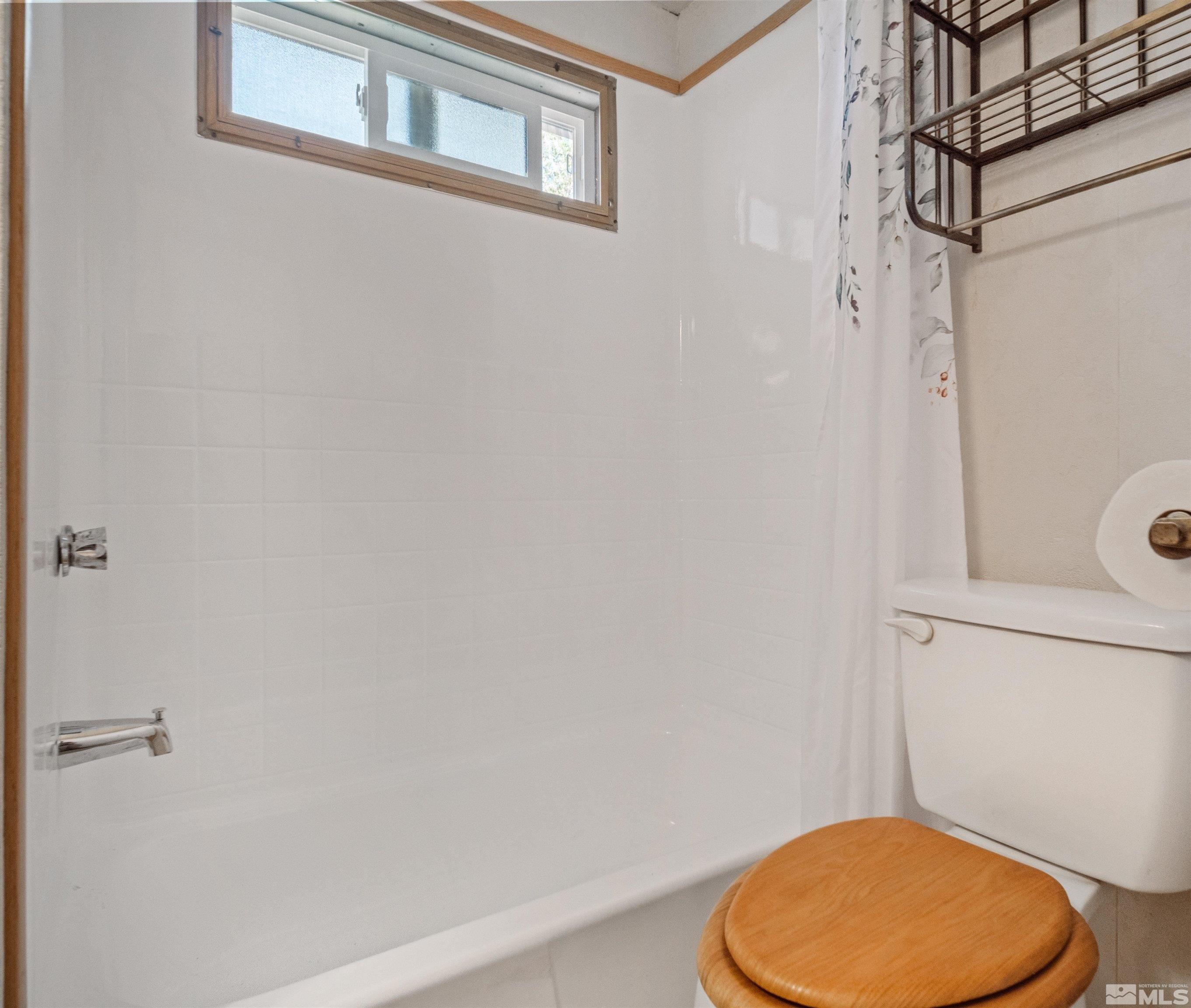 W Badger St, Silver Springs, NV 89429