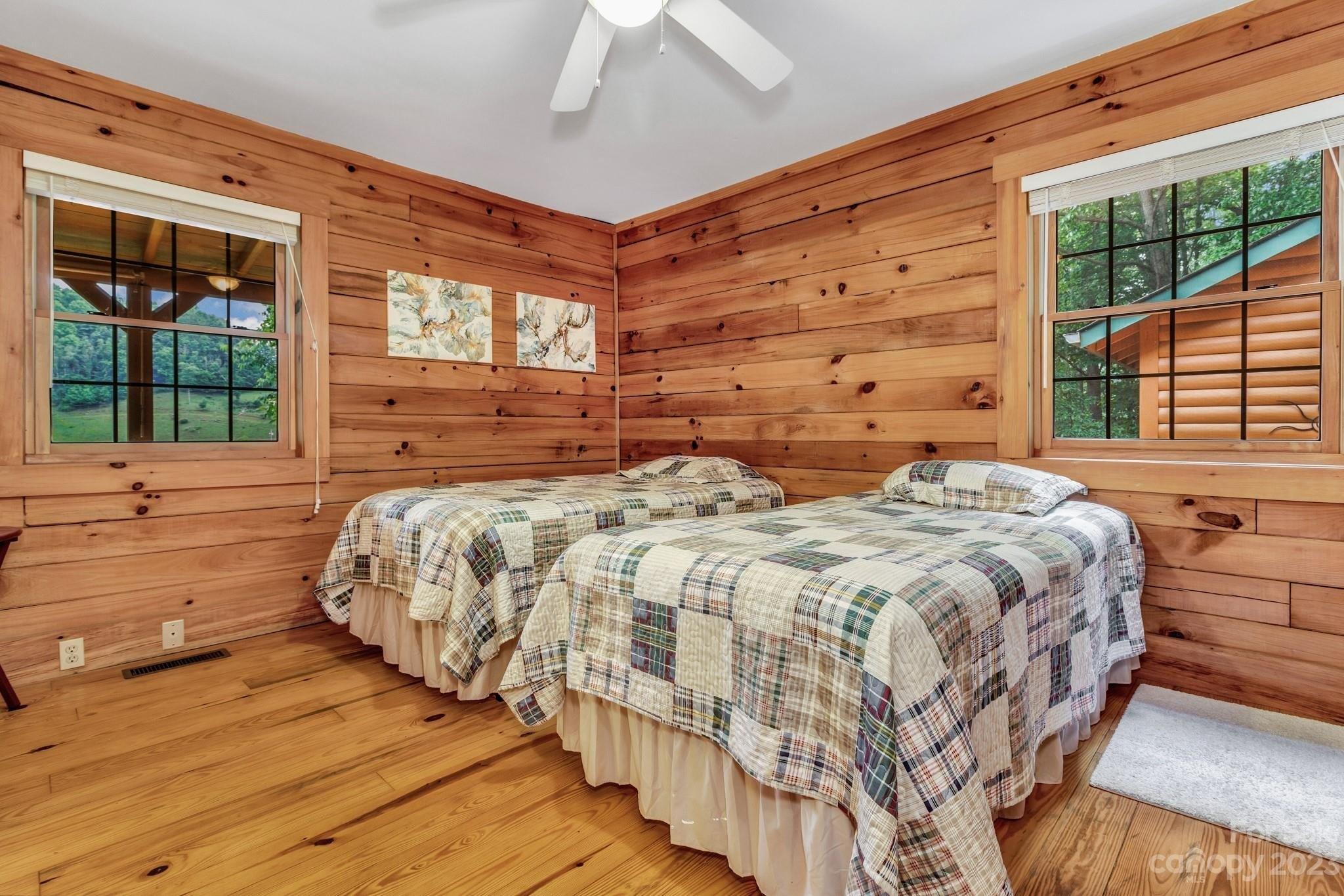 Sutton Ridge Rd, Burnsville, NC 28714