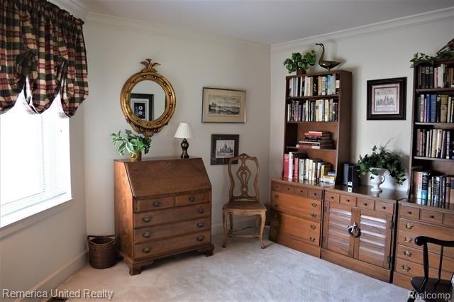 Russett Dr, Farmington Hills, MI 48331