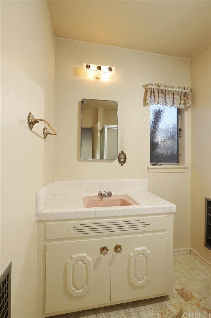 Ratner St, Panorama City, CA 91402