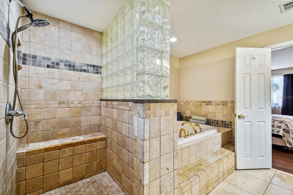 W Bogie Dr, Tampa, FL 33612