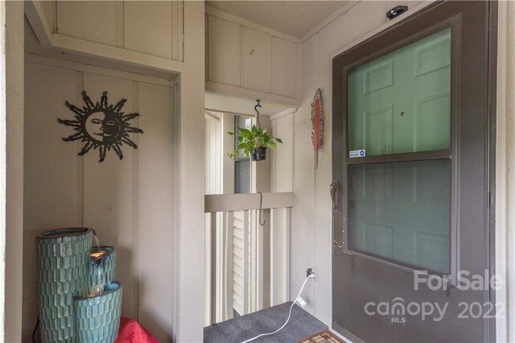 Abbey Cir, Asheville, NC 28805