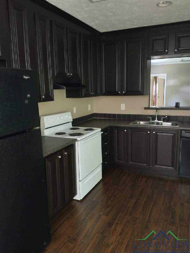E Railroad St, Vidor, TX 77662