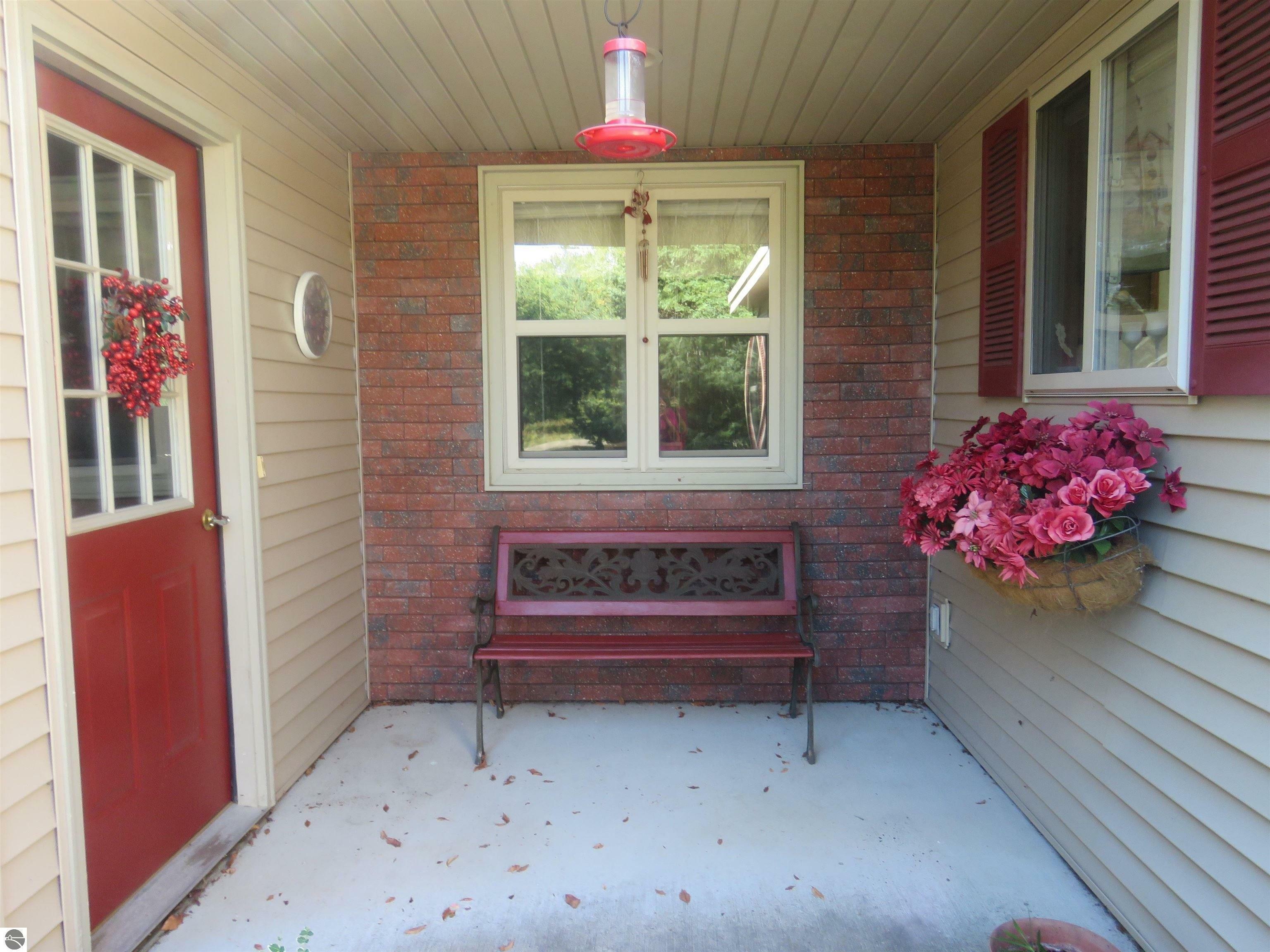 Driftwood Dr, Cadillac, MI 49601
