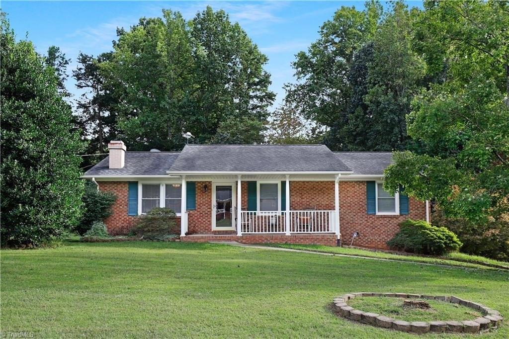 Canterbury Dr, Winston Salem, NC 27107