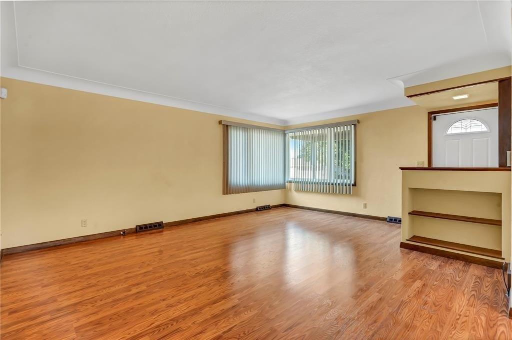Victoria Dr Sw, Cedar Rapids, IA 52404