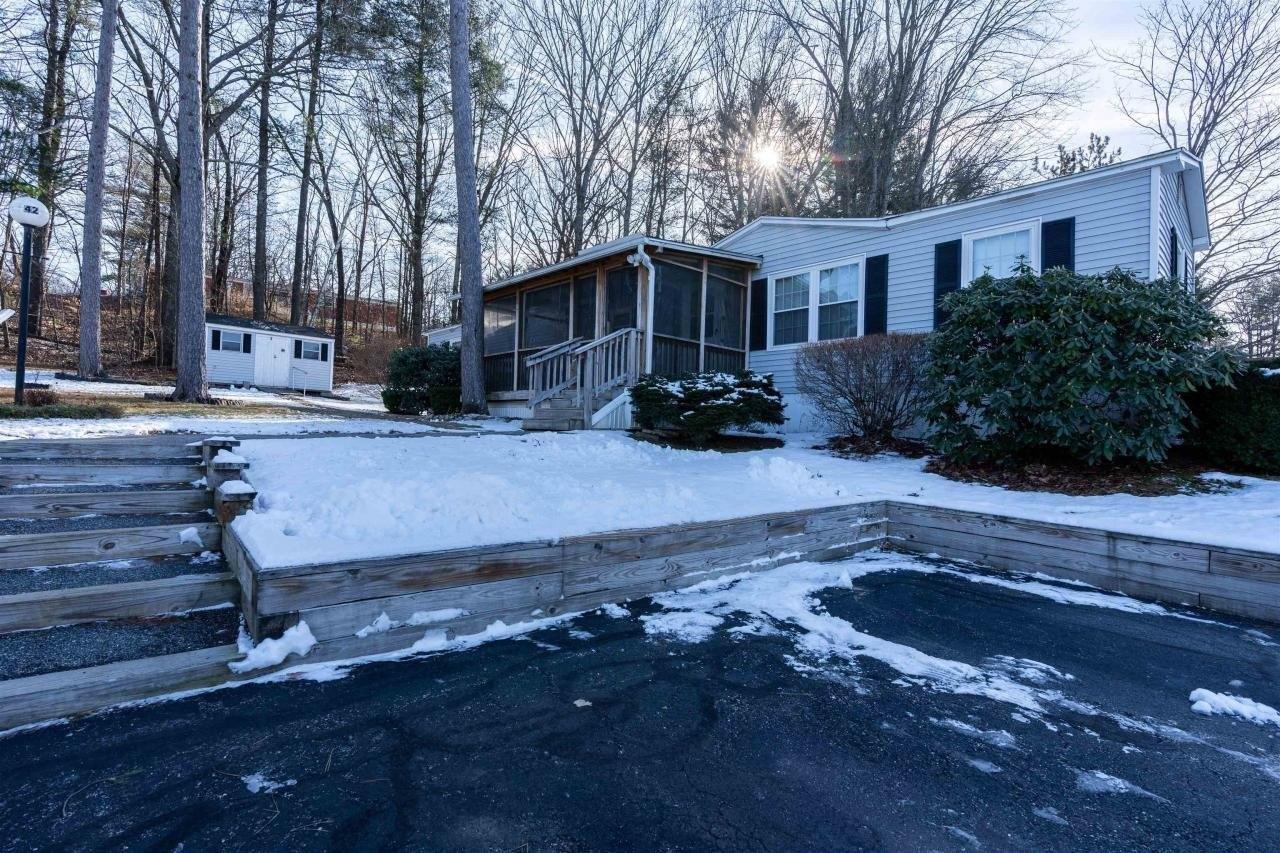 Gooseberry Cir, Rochester, NH 03867