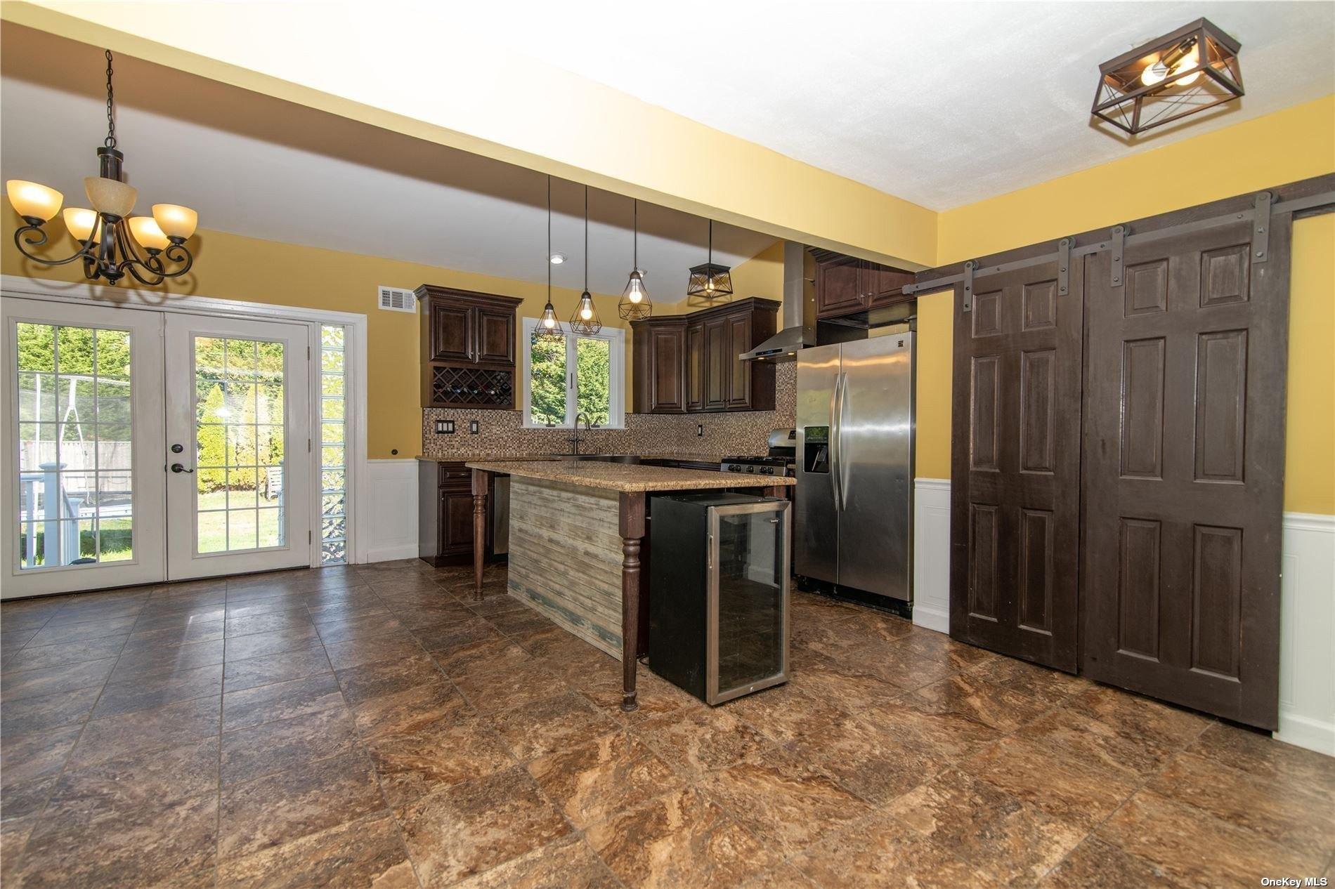 18th St, West Babylon, NY 11704