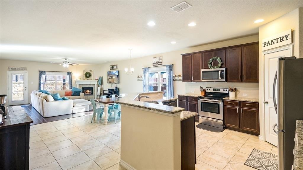 Lorrie Ln, Weatherford, TX 76087