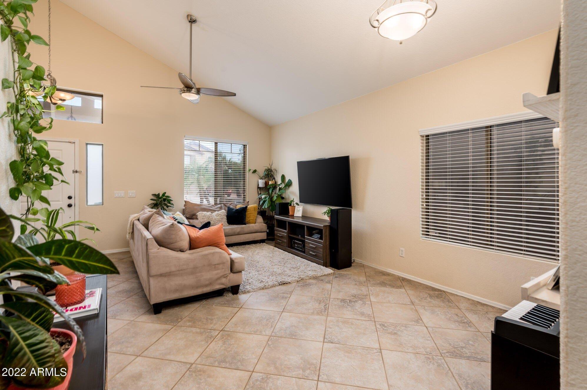 W Cottonwood St, Surprise, AZ 85374