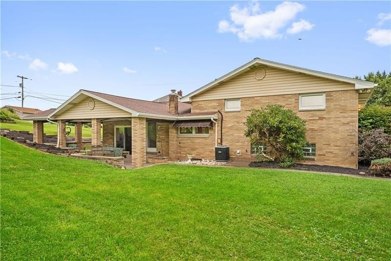 Beaver Rd, Jeannette, PA 15644