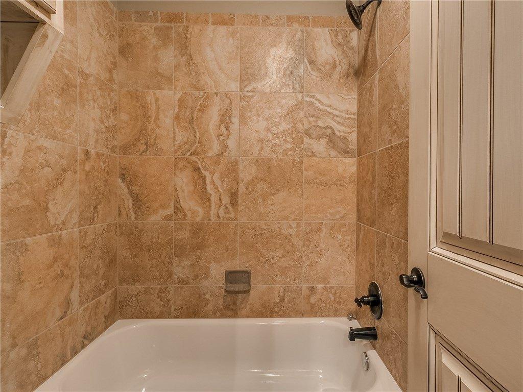 Se 8th St, Moore, OK 73160