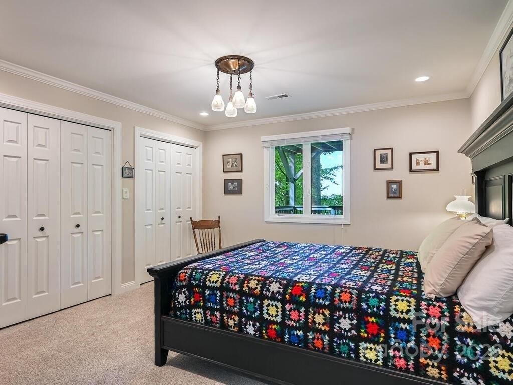 E Sondley Dr, Asheville, NC 28805
