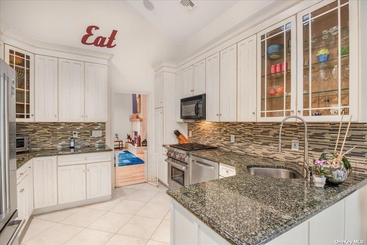 Mulberry Ct, Jericho, NY 11753