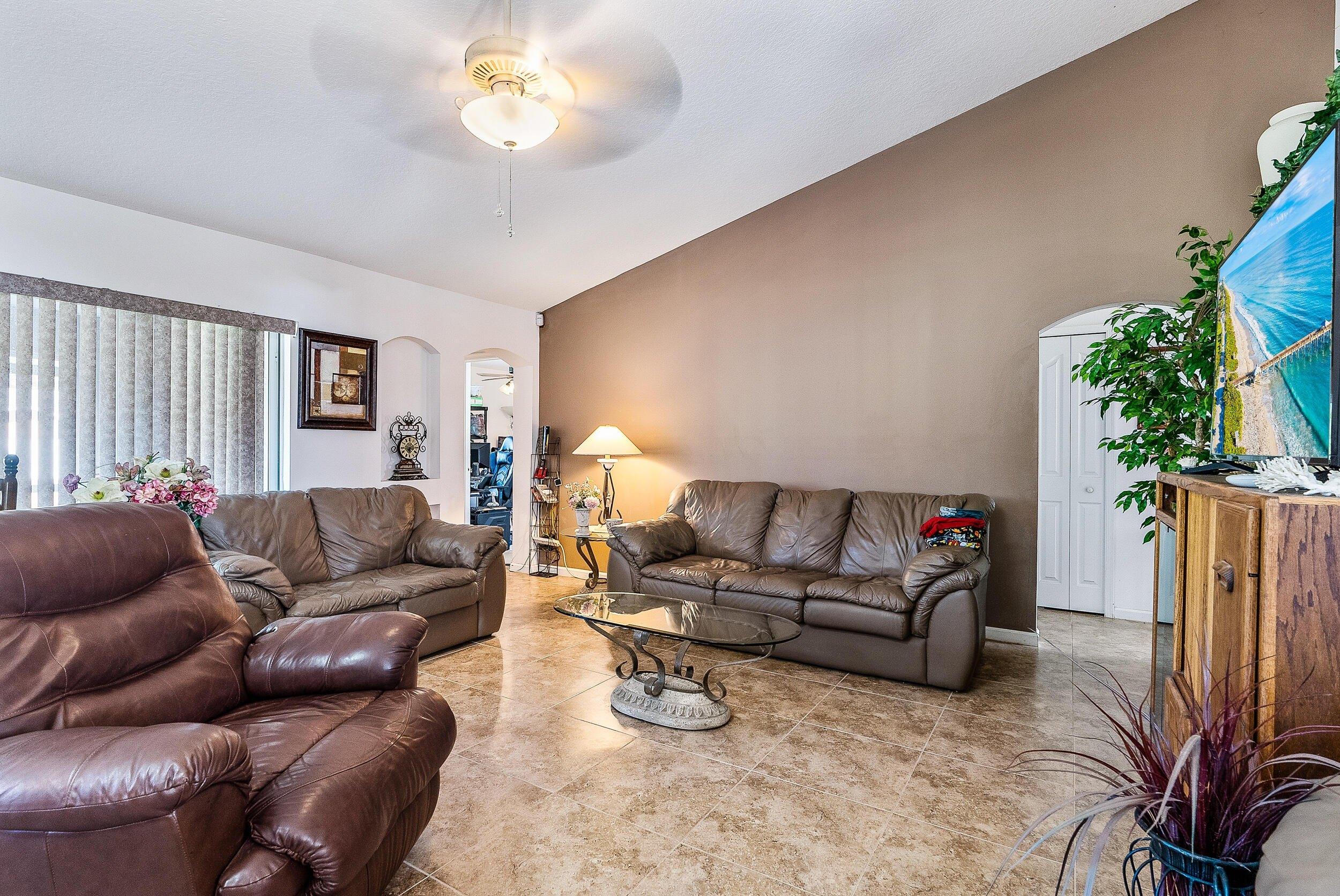 Se Wald St, Port Saint Lucie, FL 34984